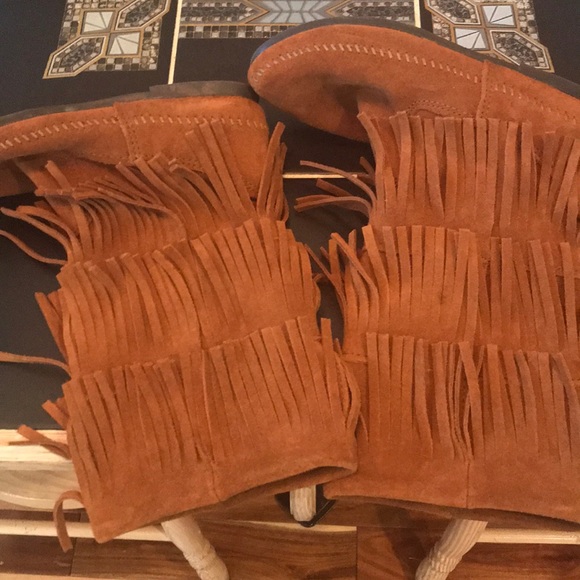 Minnetonka fringe boot - Picture 4 of 7
